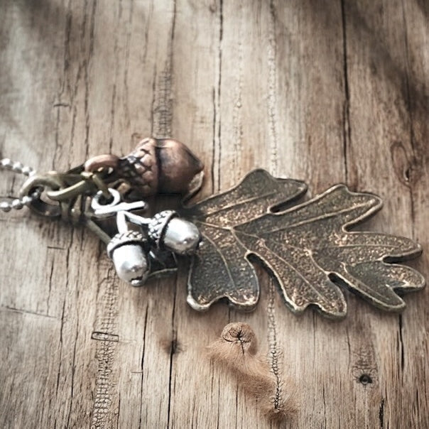 Oak Leaf and Acorn Necklace - Silver-Tone or Bronze-Tone Forest Pendant - Shopthatapp.ca