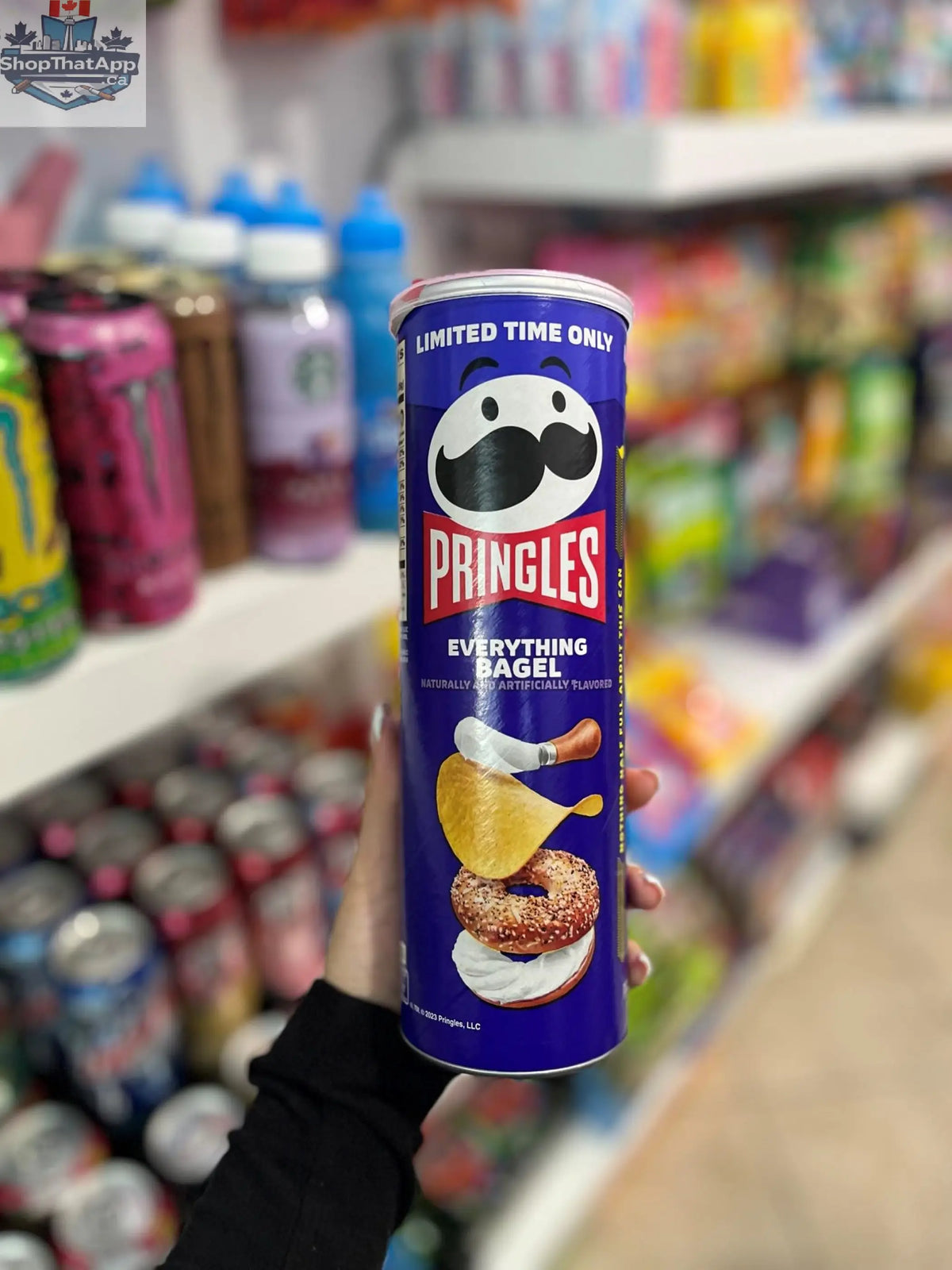 Pringles Everything Bagel chips by Snack Bar Co in 158g package, showing a can of snack chips with bagel seasoning flavor