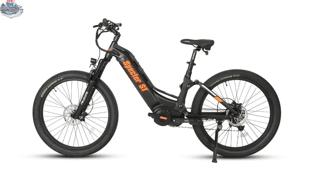 E-Vélo EUNORAU QUEBEC SPECTER-ST 2.0 electric bicycle with sleek frame and handlebar controls, front suspension, and disc brakes.