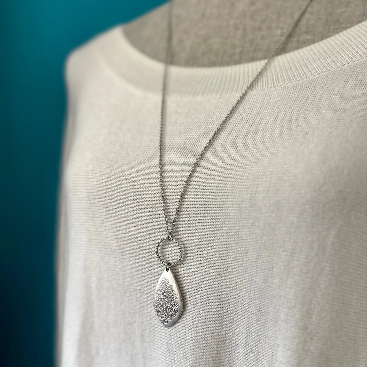 Long Mandala Necklace - Shopthatapp.ca