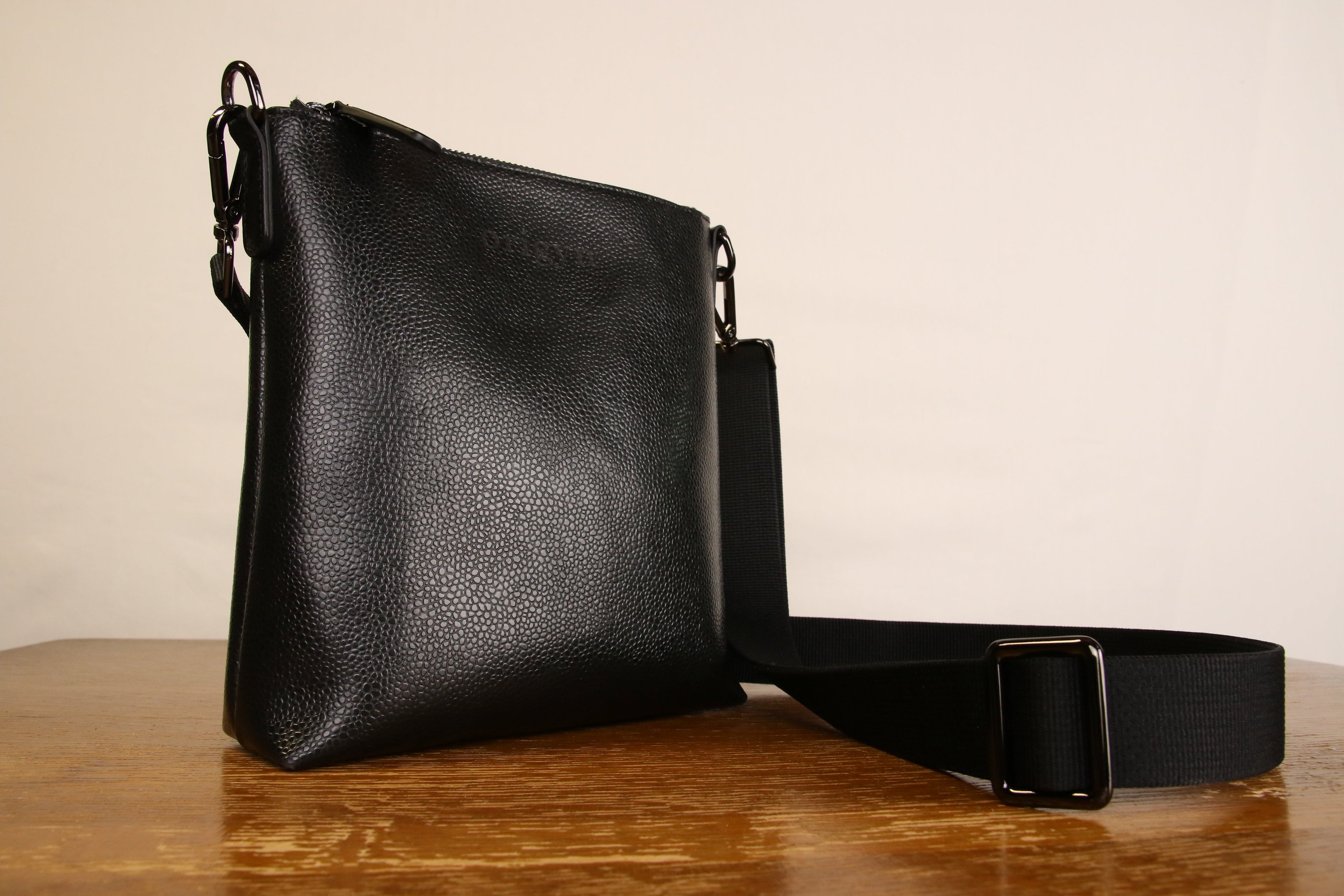 Origyn 04 - Plant-Based Vegan Leather Top Zip Handbag - Made with Plastic-Free MIRUM® - Shopthatapp.ca