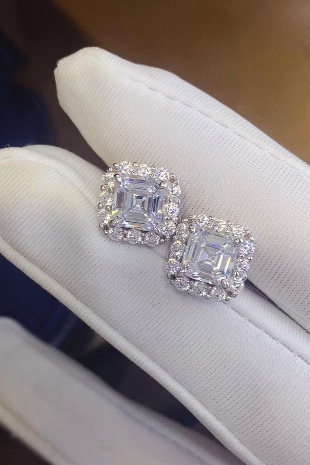2 Carat Moissanite Stud Earrings in 925 Sterling Silver for Timeless Elegance - Shopthatapp.ca