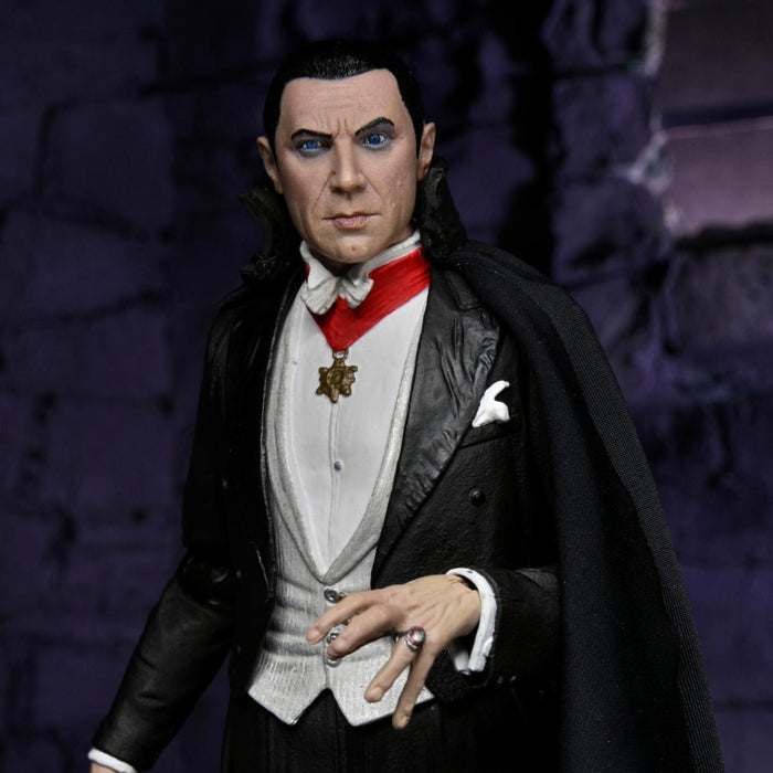 Universal Monsters – 7" Scale Action Figure - Ultimate Dracula - Transylvania - Www.Shopthatapp.ca