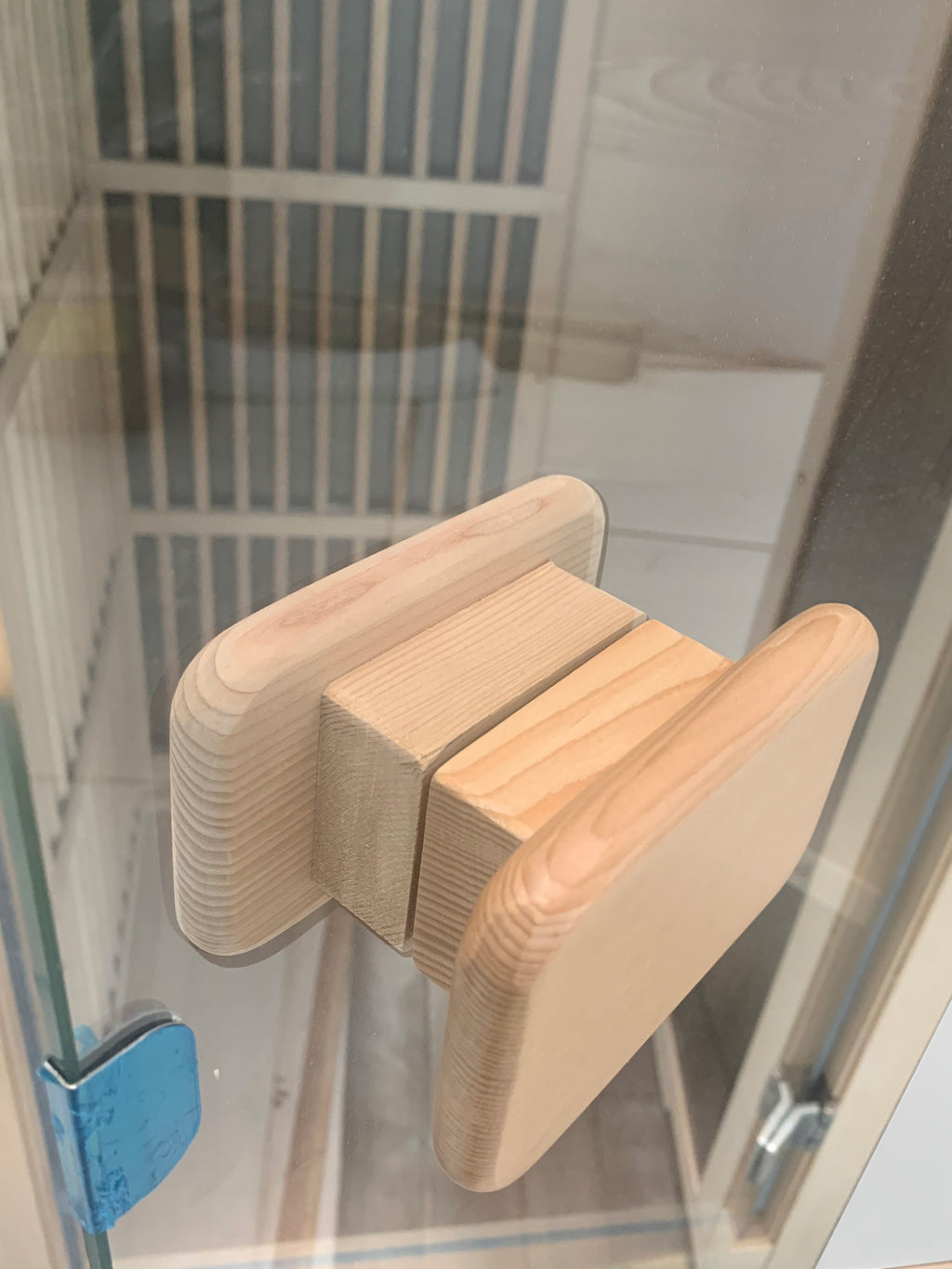 Blisspod | Vienna | Far Infrared Sauna | Canadian Hemlock Very Low EMF | 72.8"H x 35.4"W x 25.6"D | 1 Person - Www.Shopthatapp.ca