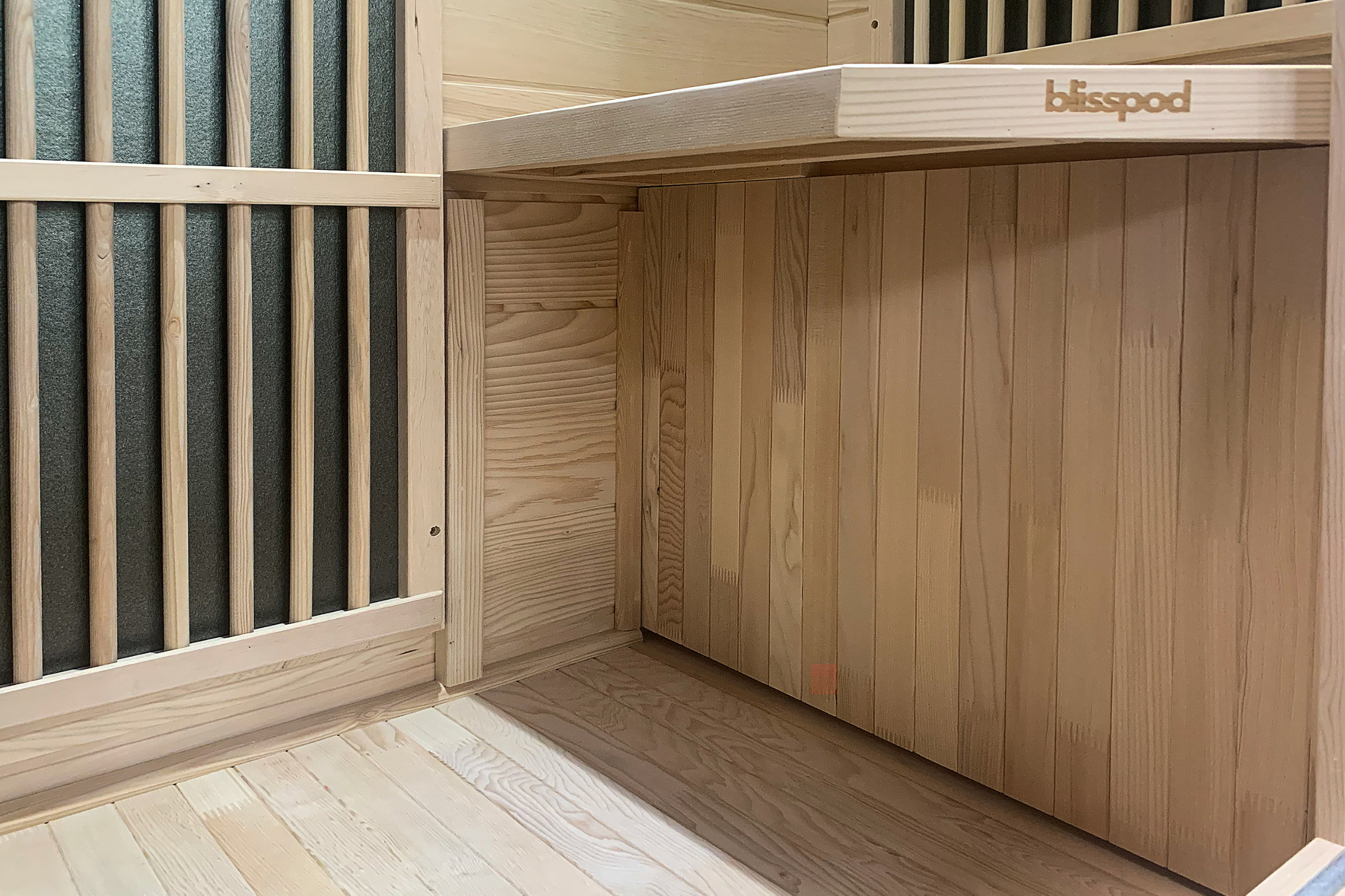 Blisspod | Vienna | Far Infrared Sauna | Canadian Hemlock Very Low EMF | 72.8"H x 35.4"W x 25.6"D | 1 Person - Www.Shopthatapp.ca