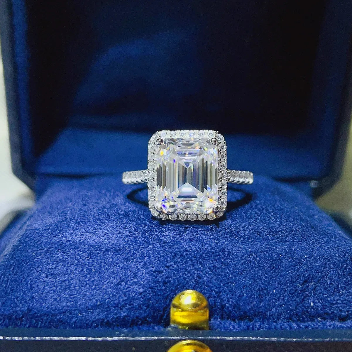 5 Carat Moissanite Silver Ring in 925 Sterling Silver - Shopthatapp.ca