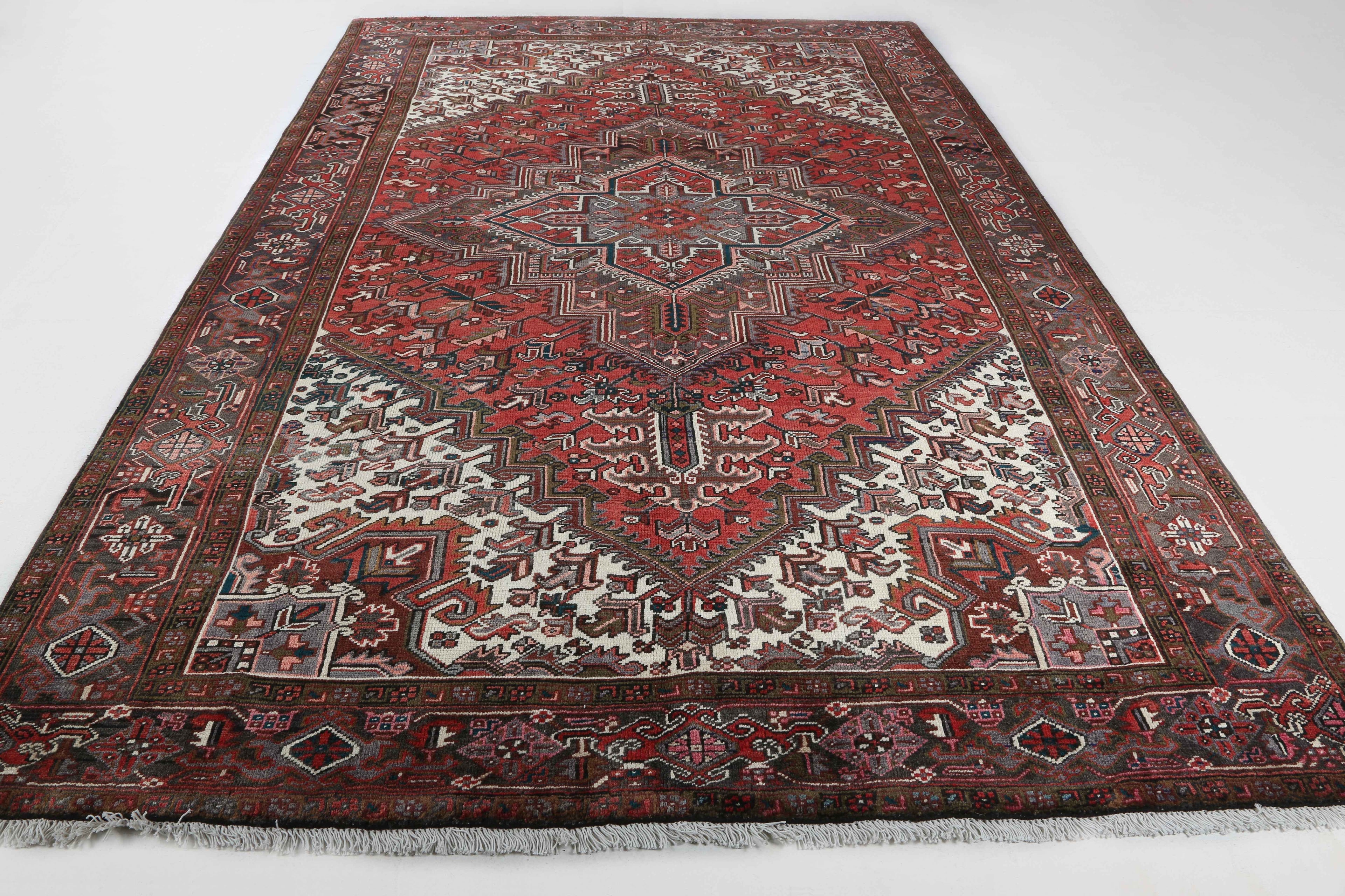 Persian Heriz Rug | 7' 5" x 10' 10"