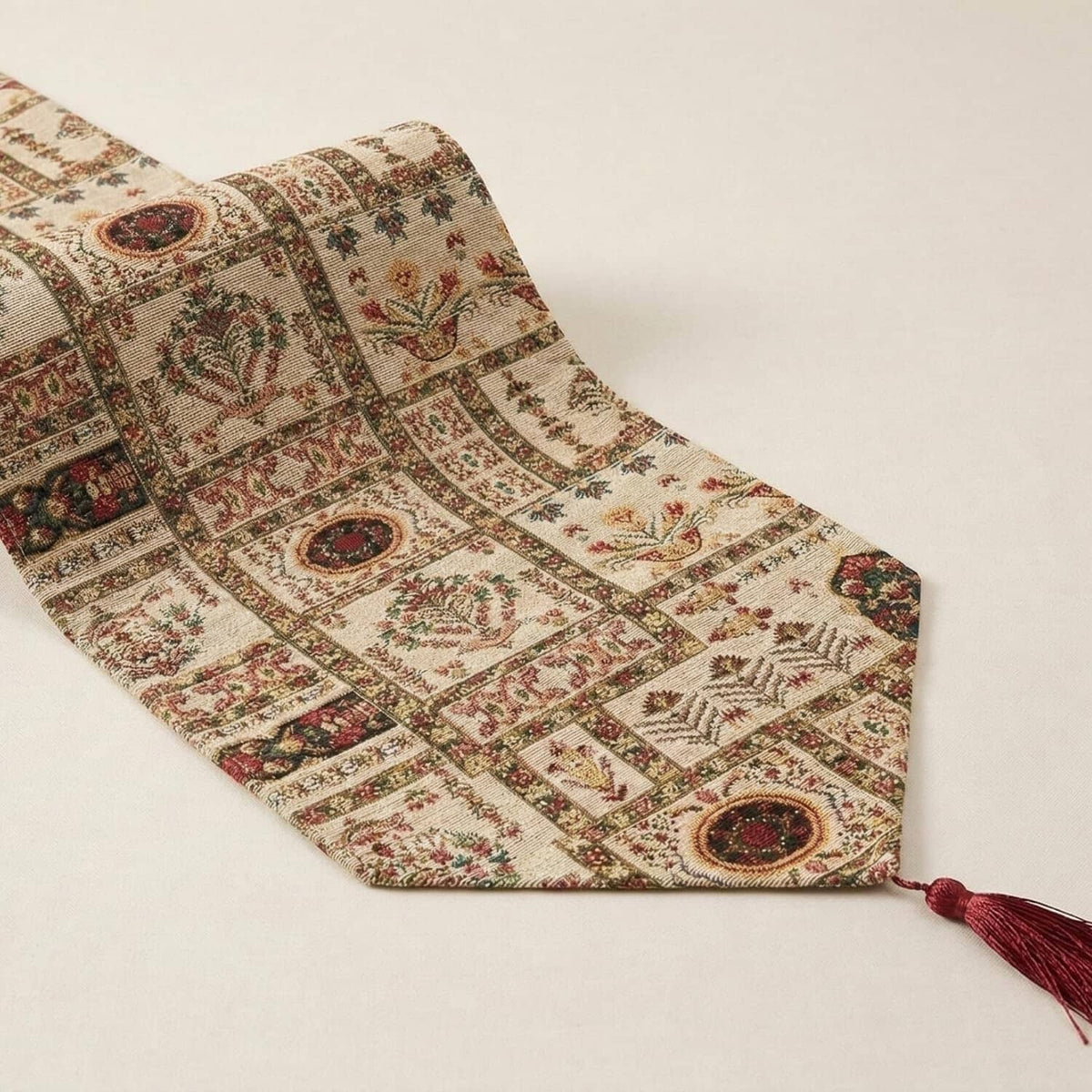 DaDalogy Bedding Cottage Mughal Floral Woven Tapestry Table Runner, Light Fleur White Botanical Vintage (18196)--www.Shopthatapp.ca-DaDalogy Bedding Collection