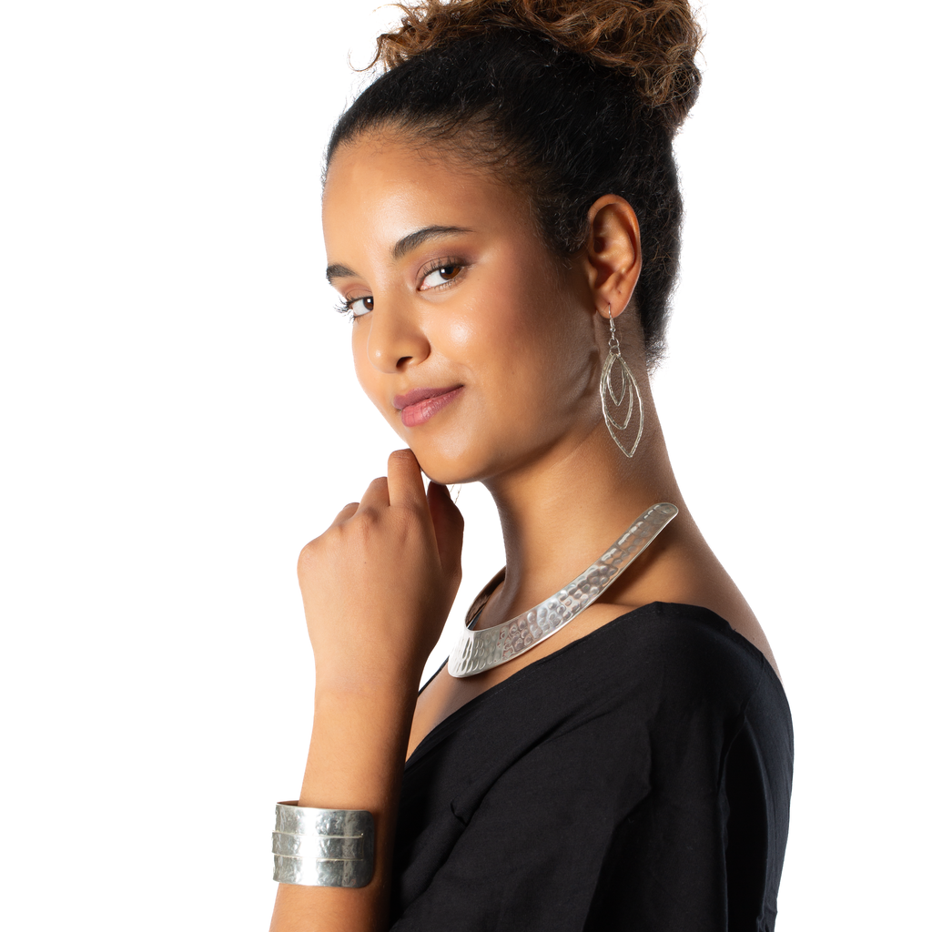 Beaten Metal Collar Necklace - Silver Colour - Shopthatapp.ca