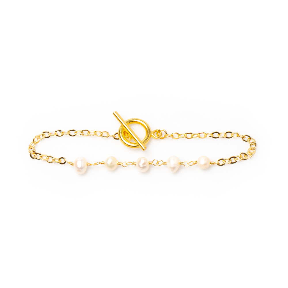 Delicate Gold Plate Pearl Bracelet with Chain Design - Shopthatapp.ca