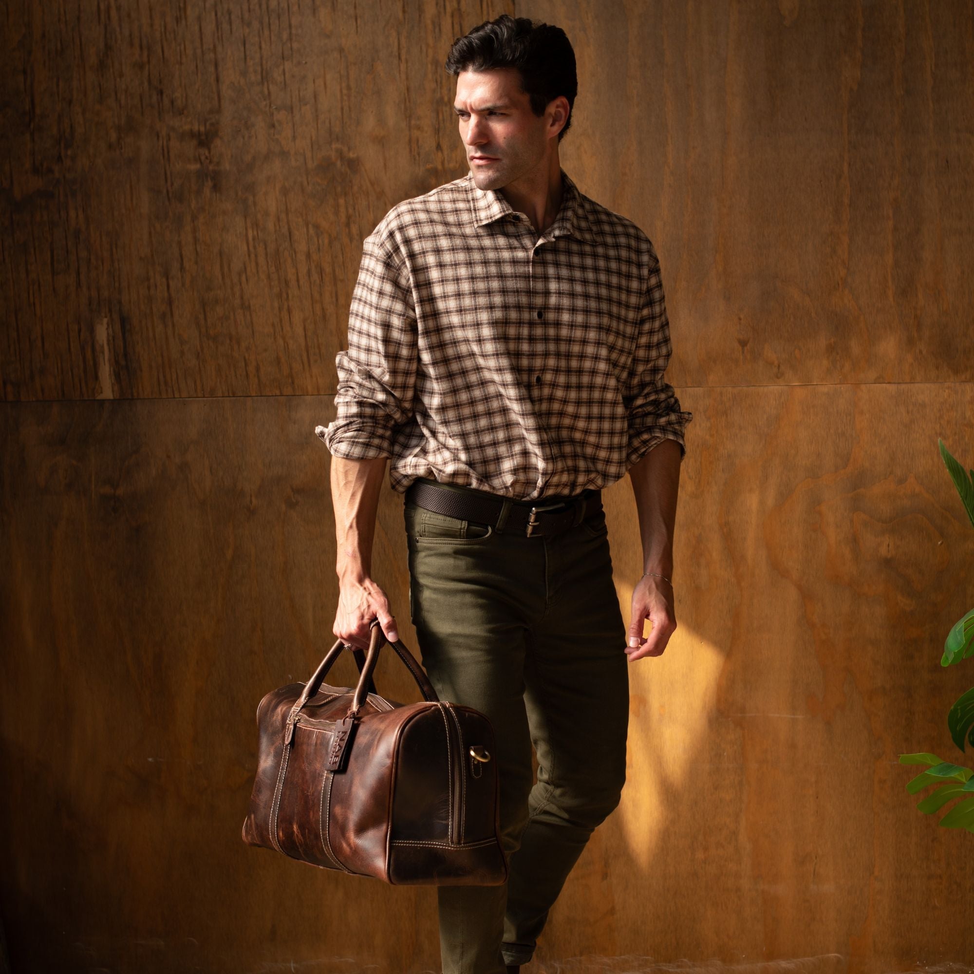 The Wayfarer Bag - Brown Classic Full-Grain Leather Duffle Bag - Www.Shopthatapp.ca