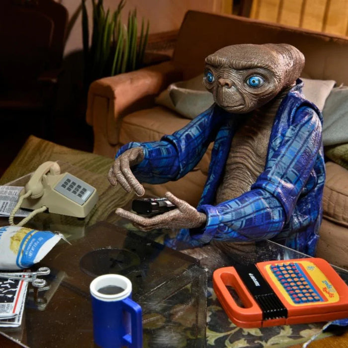 NECA 40th Anniversary Ultimate Telepathic E.T. - Www.Shopthatapp.ca