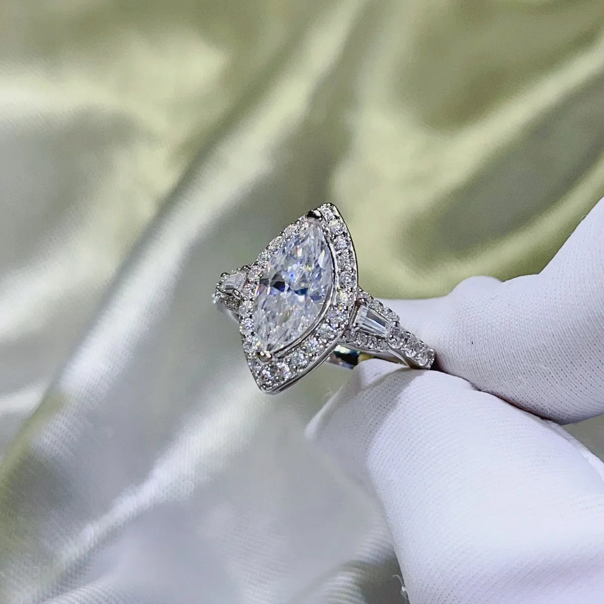 2 Carat Moissanite Silver Ring in 925 Sterling Silver - Shopthatapp.ca