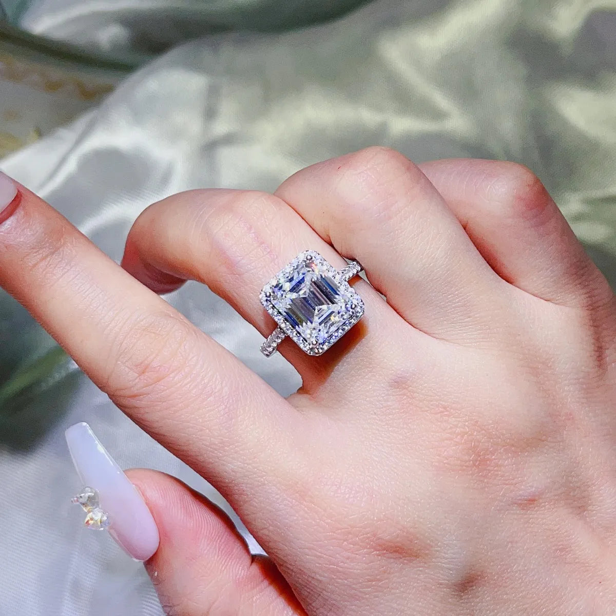 5 Carat Moissanite Silver Ring in 925 Sterling Silver - Shopthatapp.ca