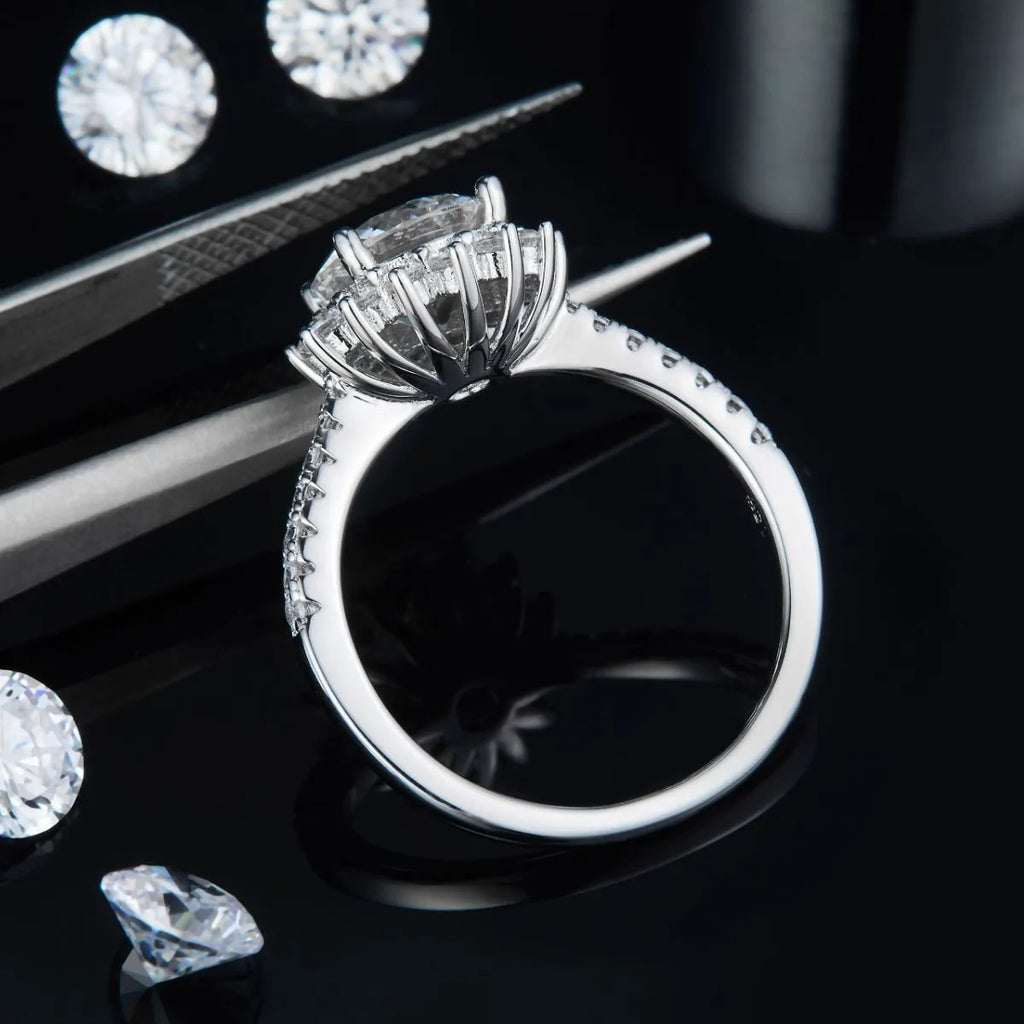 2 Carat Moissanite Silver Ring in 925 Sterling Silver - Shopthatapp.ca