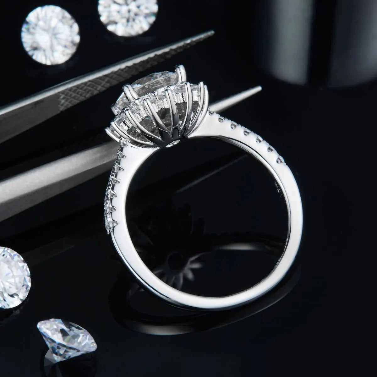 2 Carat Moissanite Silver Ring in 925 Sterling Silver - Shopthatapp.ca