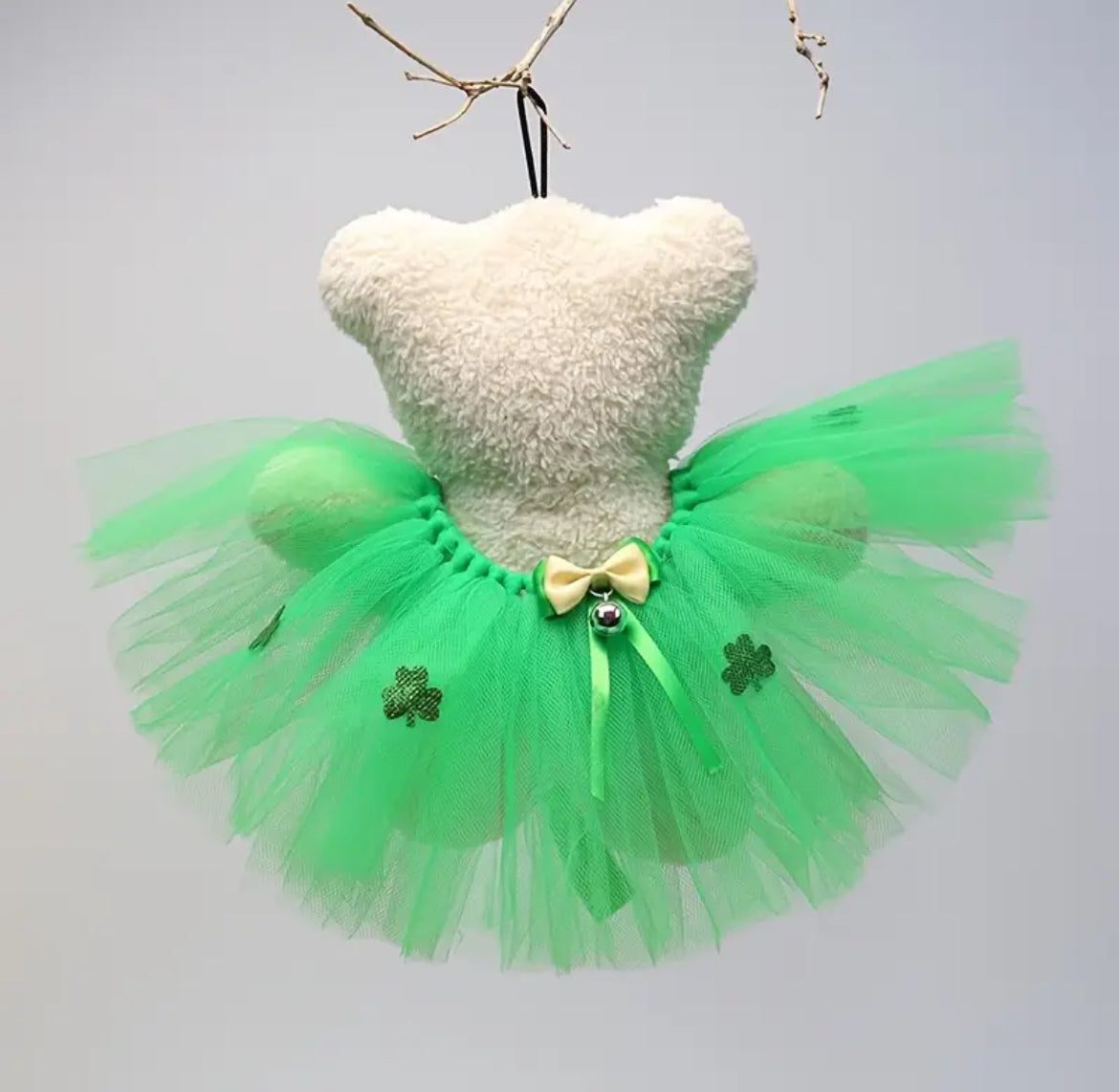 Saint Patrick's Day Dog Outfit - Festive Luxury Tutu and Bow for Stylish Dogs - Shopthatapp.ca