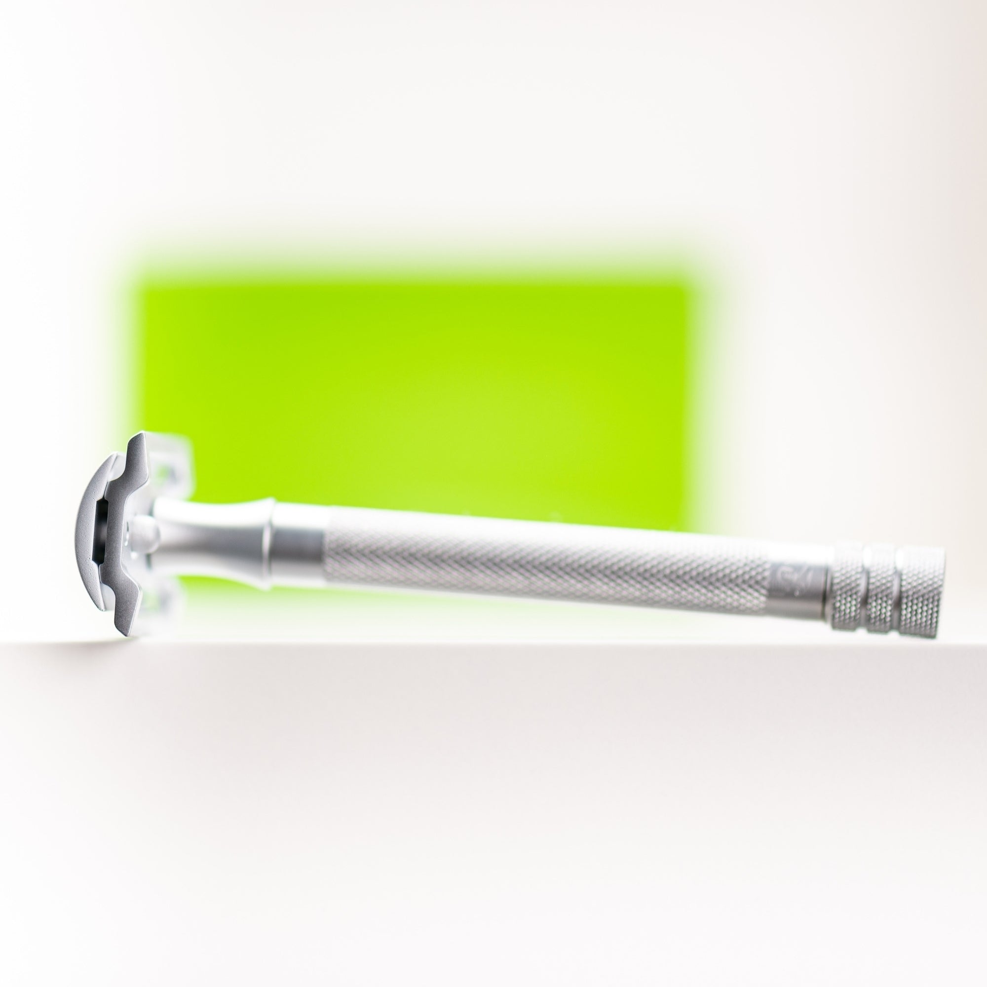Merkur Safety Razor - 3-Piece DE with Closed Comb, Knurled Extra Long Handle in Matte Chrome