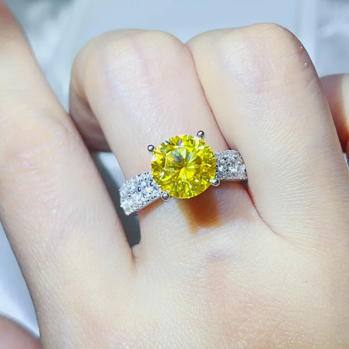 3 Carat Moissanite Ring in 925 Sterling Silver - Stunning Elegance in Fine Jewelry - Shopthatapp.ca
