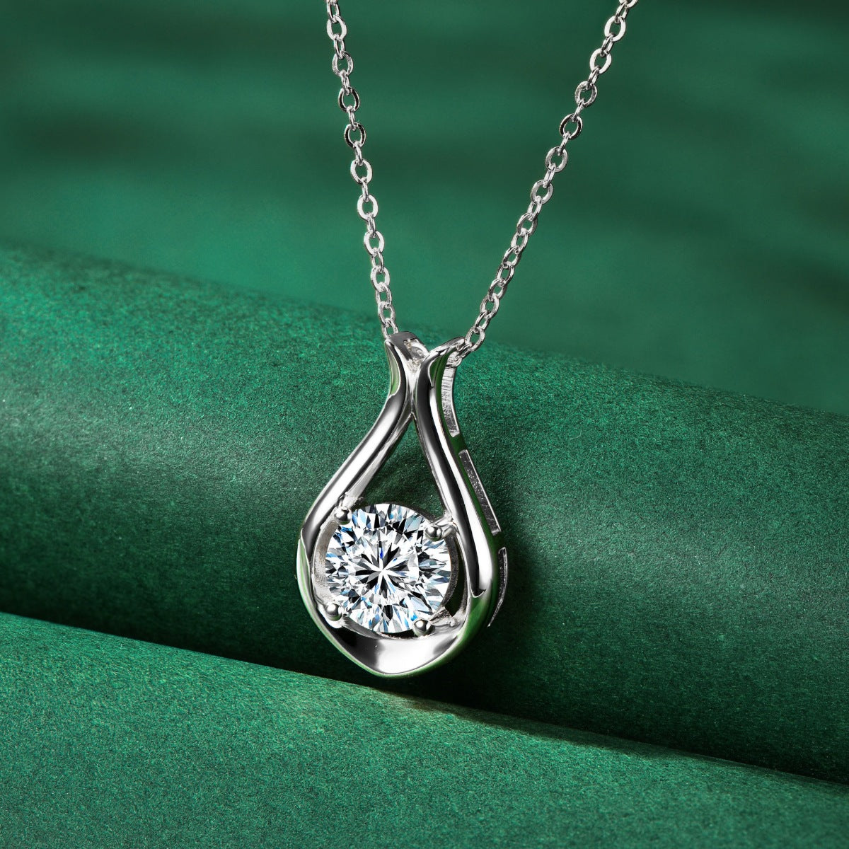 2 Carat Moissanite Necklace in 925 Sterling Silver Pendant - Shopthatapp.ca