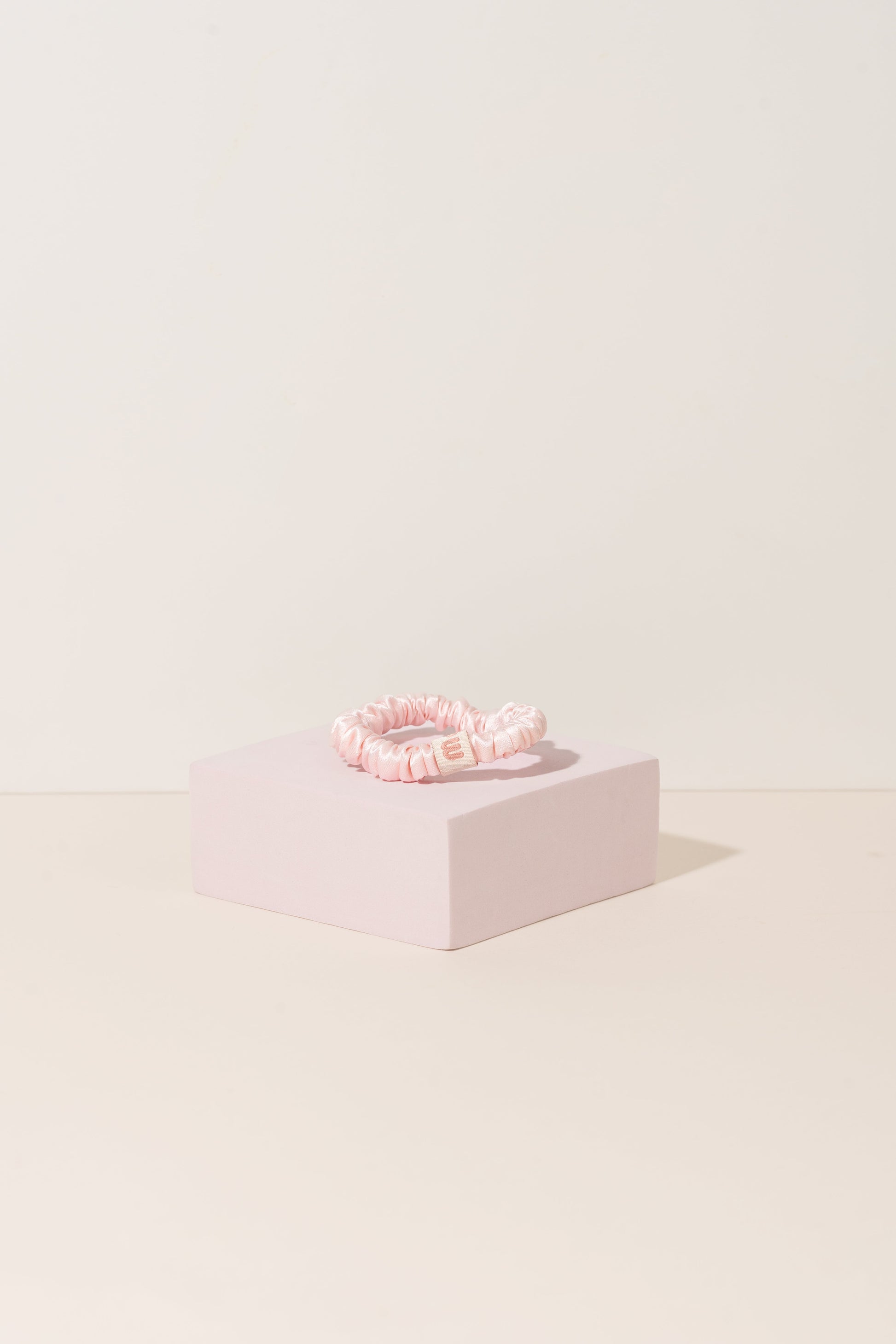 Slim Silk Scrunchie - Shopthatapp.ca