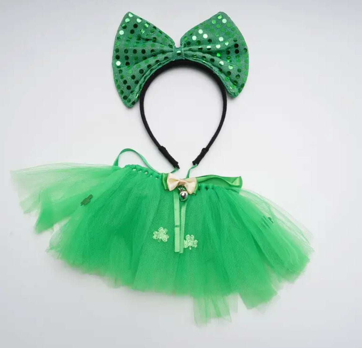 Saint Patrick's Day Dog Outfit - Festive Luxury Tutu and Bow for Stylish Dogs - Shopthatapp.ca