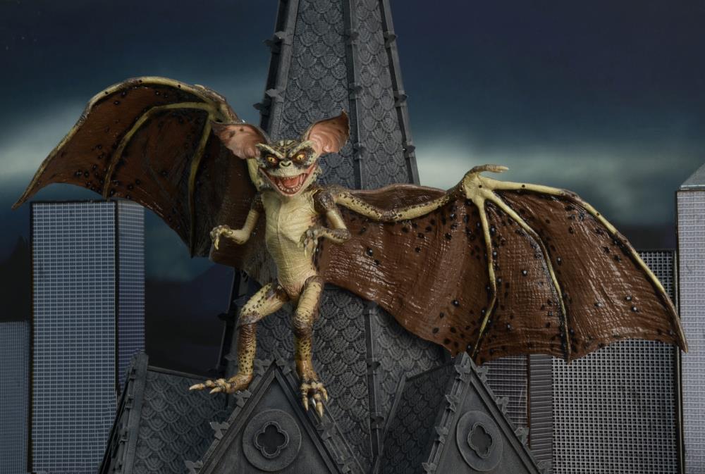 Gremlins 2 Bat Gremlin Deluxe Figure - Www.Shopthatapp.ca