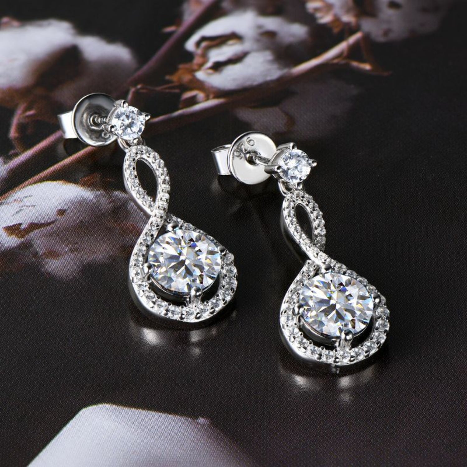 1 Carat Moissanite Silver Earrings in 925 Sterling Silver - Shopthatapp.ca
