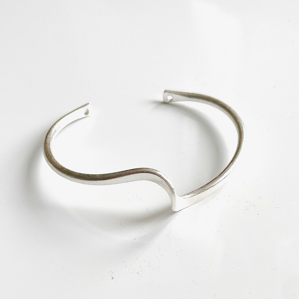 Silver Wave Bangle - Elegant Silver Plate Wave Design - Shopthatapp.ca