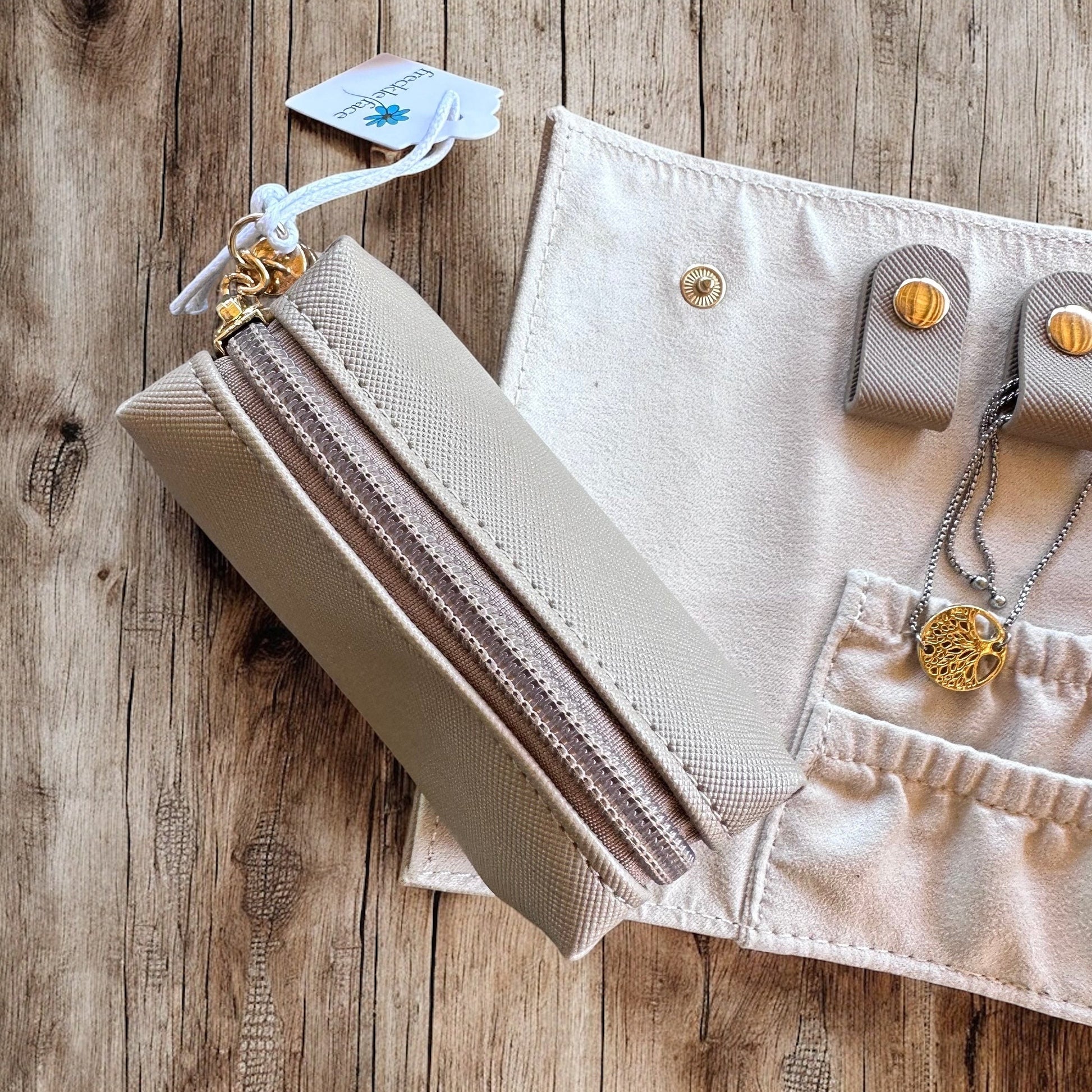 Travel Jewellery Case - Ultimate Organizer for Your Precious Accessories - Shopthatapp.ca