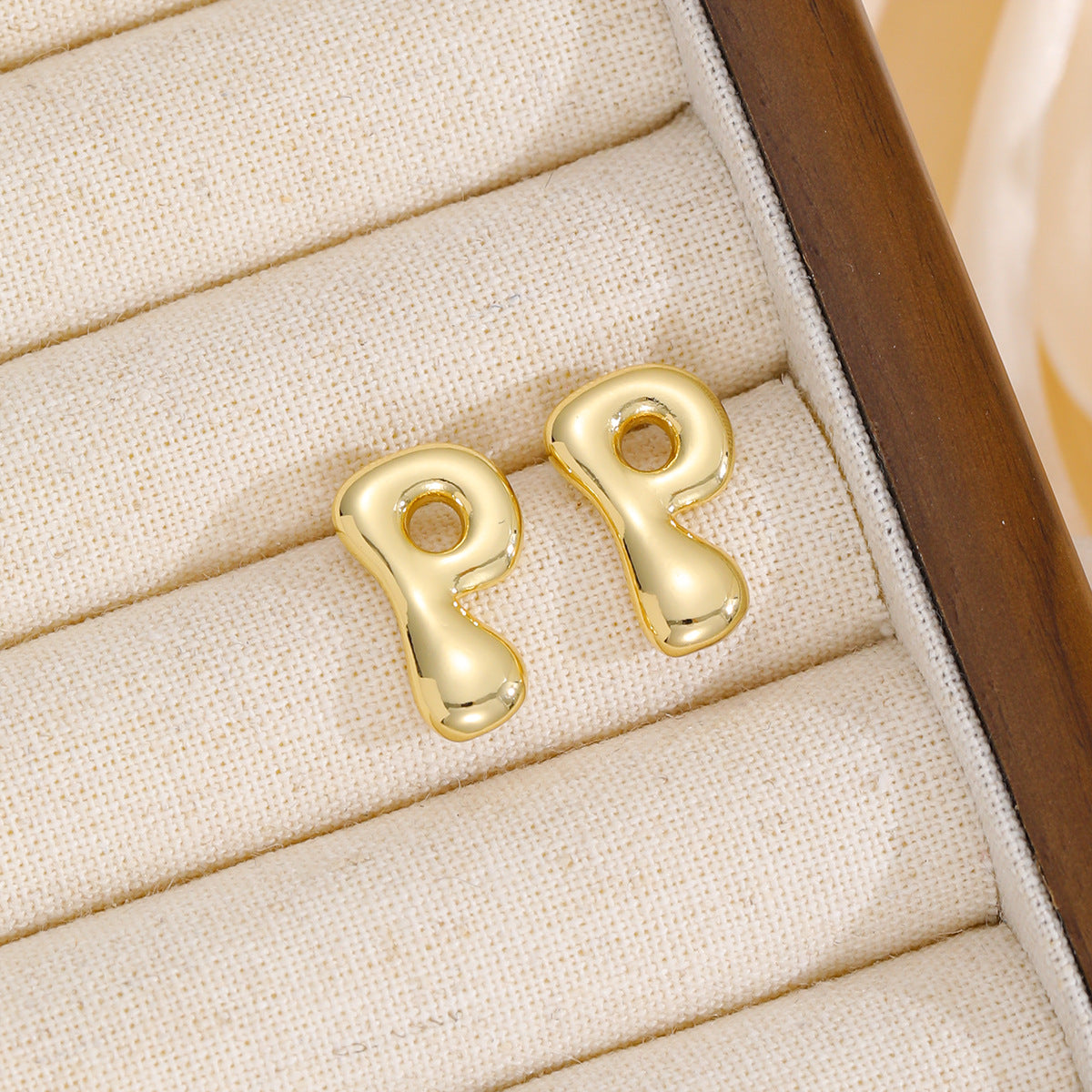 18K Gold Bubble Letter Earrings - Chic & Personalized Stud Style - Shopthatapp.ca