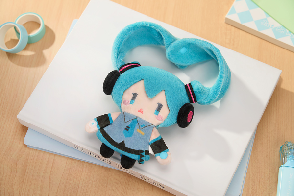 Character Vocal Series 01: Hatsune Miku Keychain Pouch - Www.Shopthatapp.ca