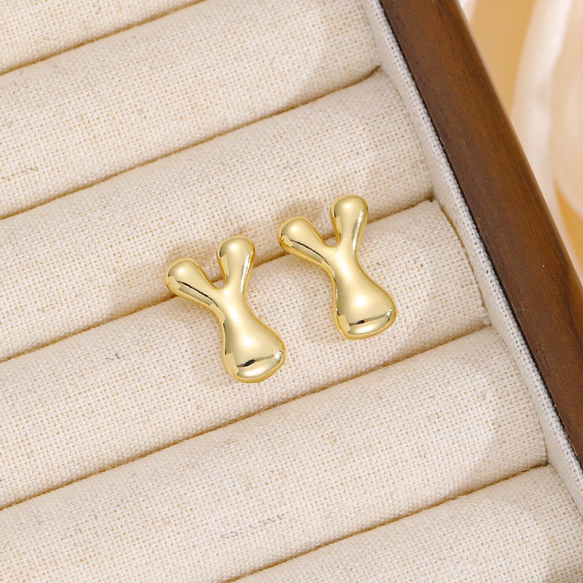 18K Gold Bubble Letter Earrings - Chic & Personalized Stud Style - Shopthatapp.ca