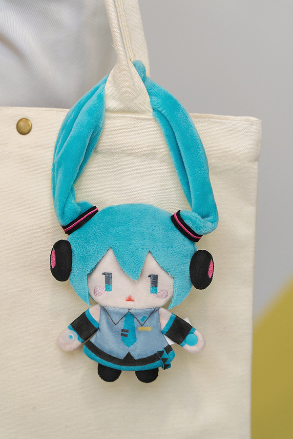 Character Vocal Series 01: Hatsune Miku Keychain Pouch - Www.Shopthatapp.ca
