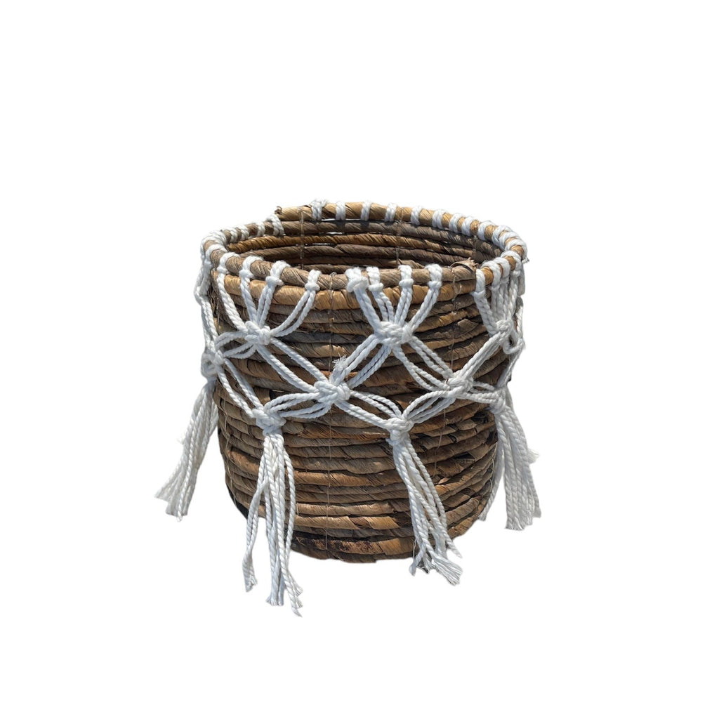 Banana Leaf Macrame Planter Basket with Tassel Accents - Shopthatapp.ca