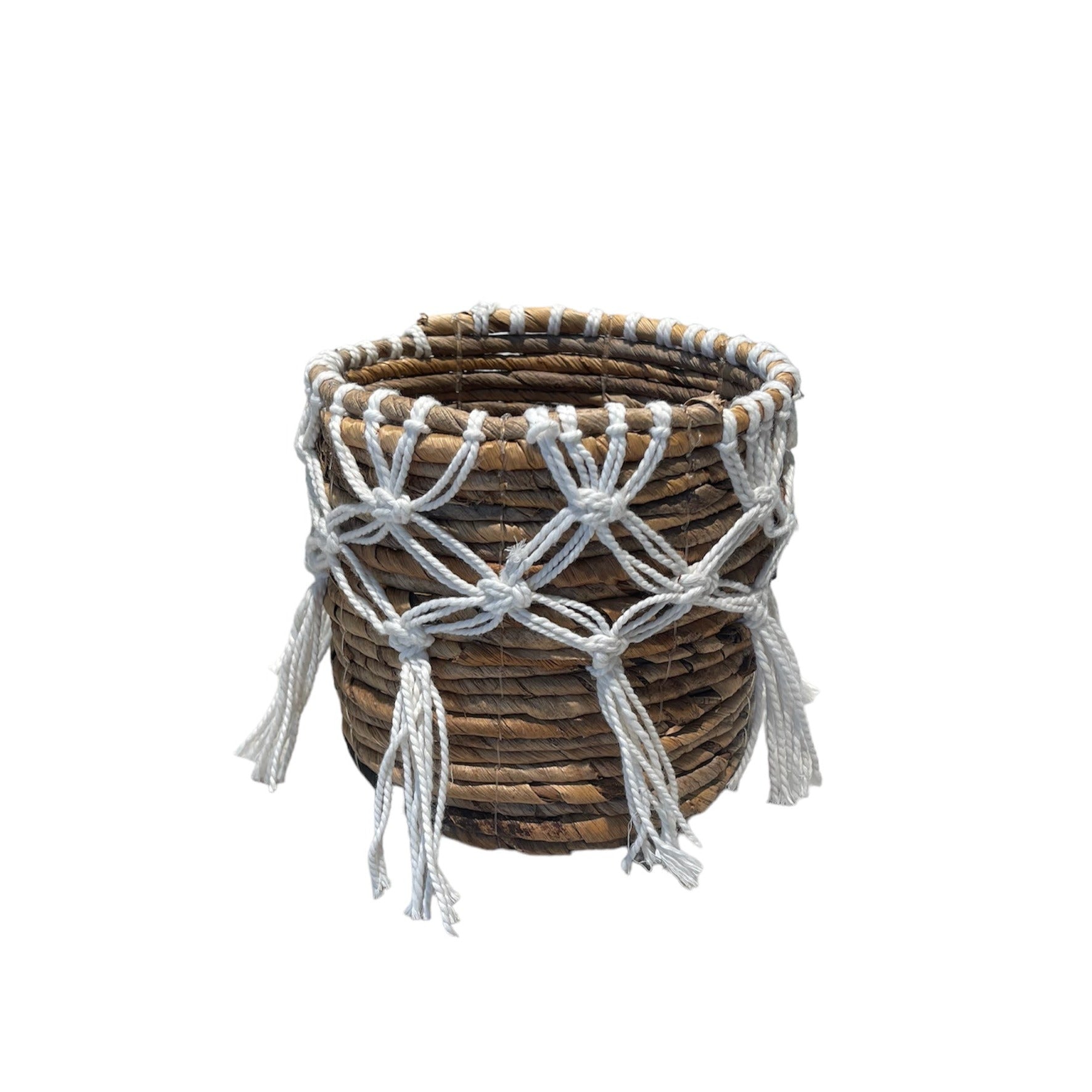 Banana Leaf Macrame Planter Basket with Tassel Accents - Shopthatapp.ca