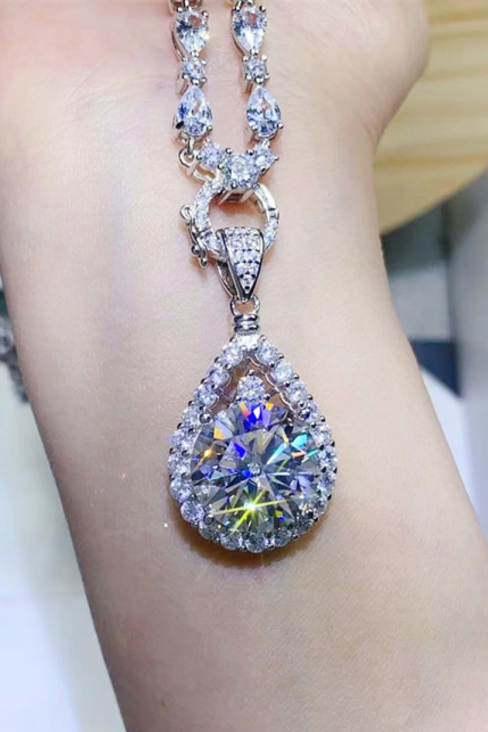 10 Carat Moissanite Pendant Necklace in Platinum-Plated Teardrop Design - Shopthatapp.ca