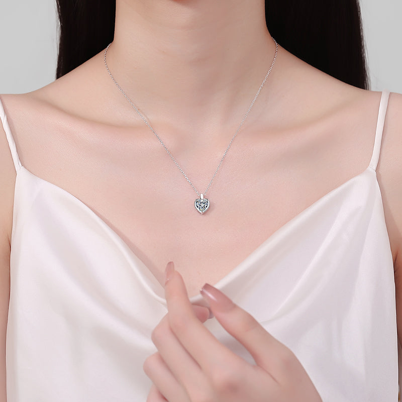 2 Carat Moissanite Heart Shape Necklace in 925 Sterling Silver - Shopthatapp.ca