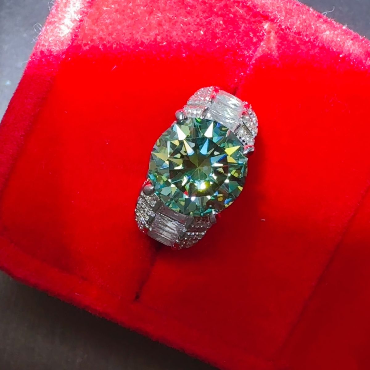5 Carat Moissanite Ring in 925 Sterling Silver - Shopthatapp.ca