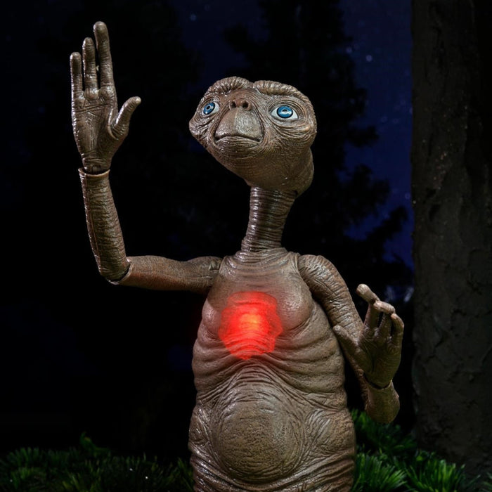 NECA 40th Anniversary Ultimate Deluxe E.T. with LED Light-up Chest - Www.Shopthatapp.ca