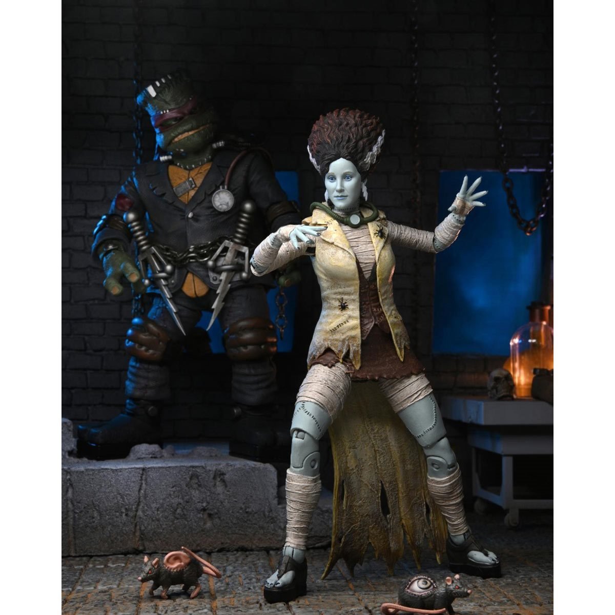 Neca - Ultimate April O Neil as Bride of Frankenstein - Judith Hoag - Www.Shopthatapp.ca