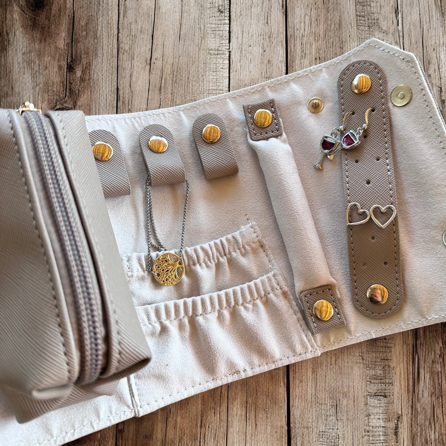 Travel Jewellery Case - Ultimate Organizer for Your Precious Accessories - Shopthatapp.ca