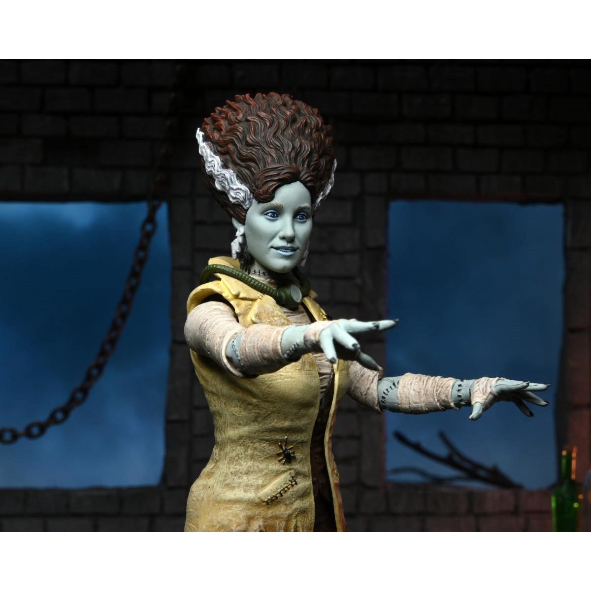 Neca - Ultimate April O Neil as Bride of Frankenstein - Judith Hoag - Www.Shopthatapp.ca