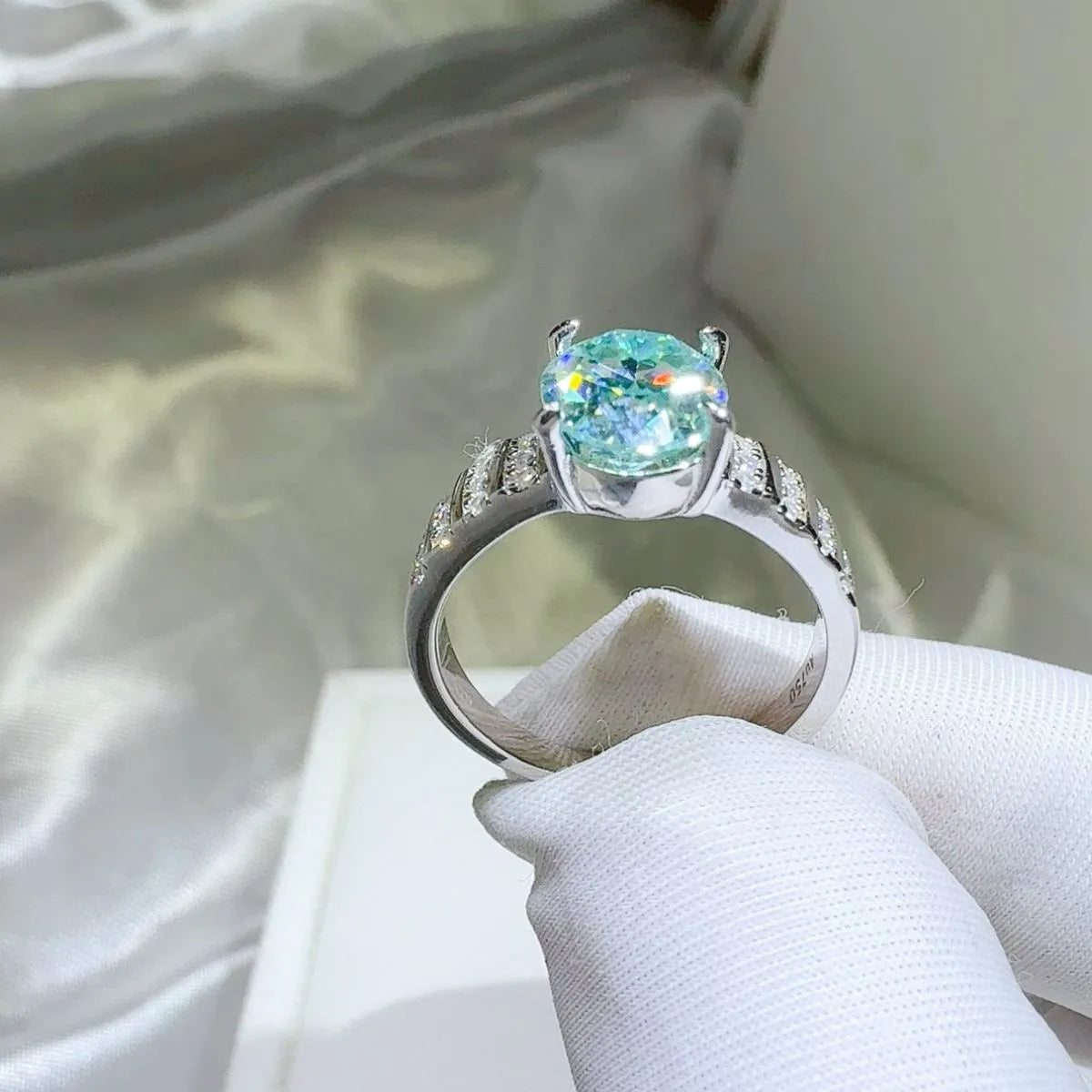 2 Carat Moissanite Ring in 925 Sterling Silver - Shopthatapp.ca