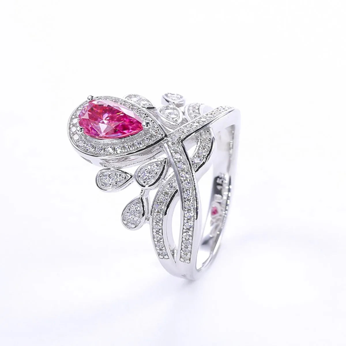 1 Carat Moissanite Ring in 925 Sterling Silver - Exquisite Brilliance and Elegance - Shopthatapp.ca