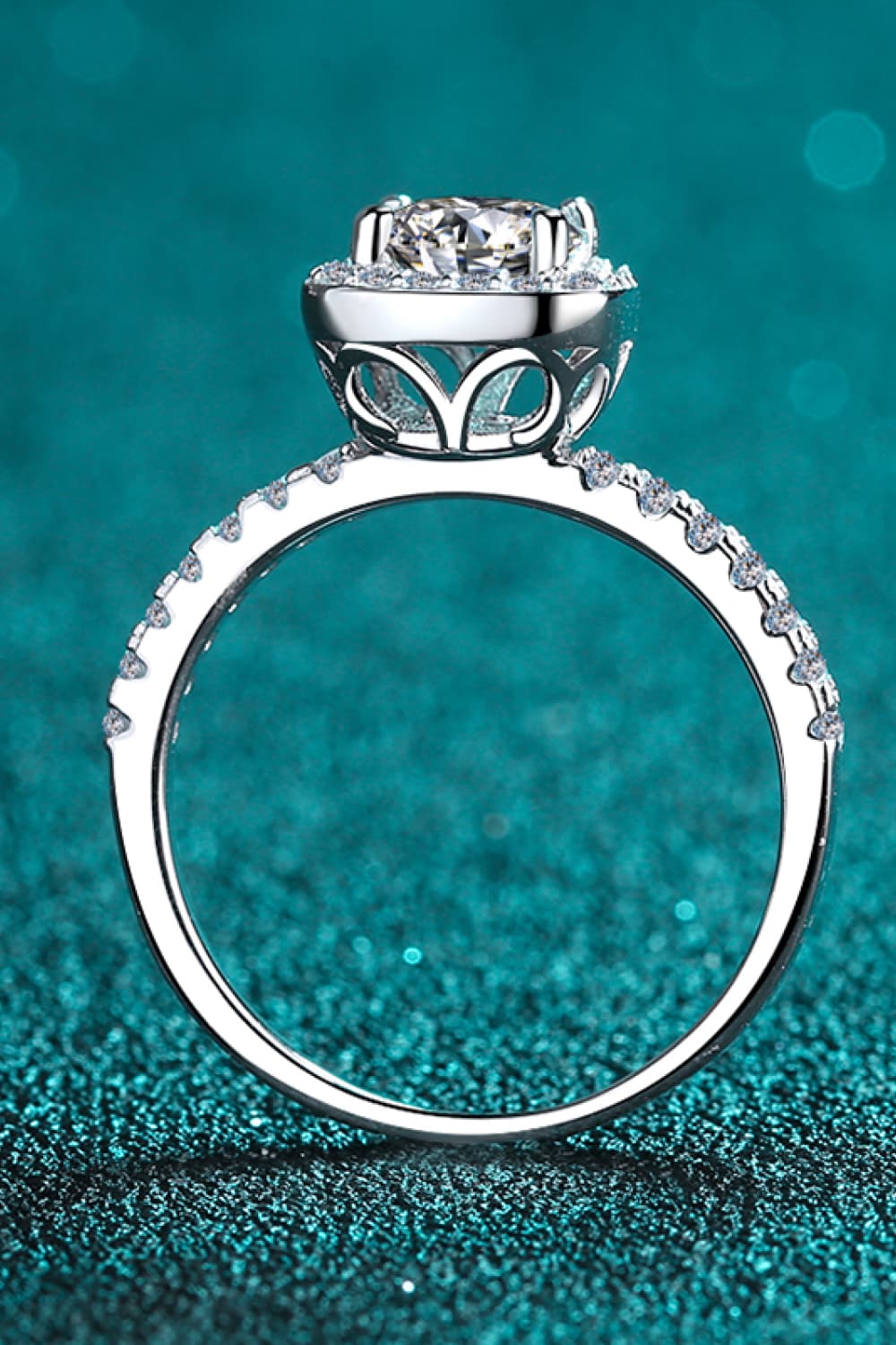 2 Carat Moissanite Halo Ring with Square Design - Shopthatapp.ca