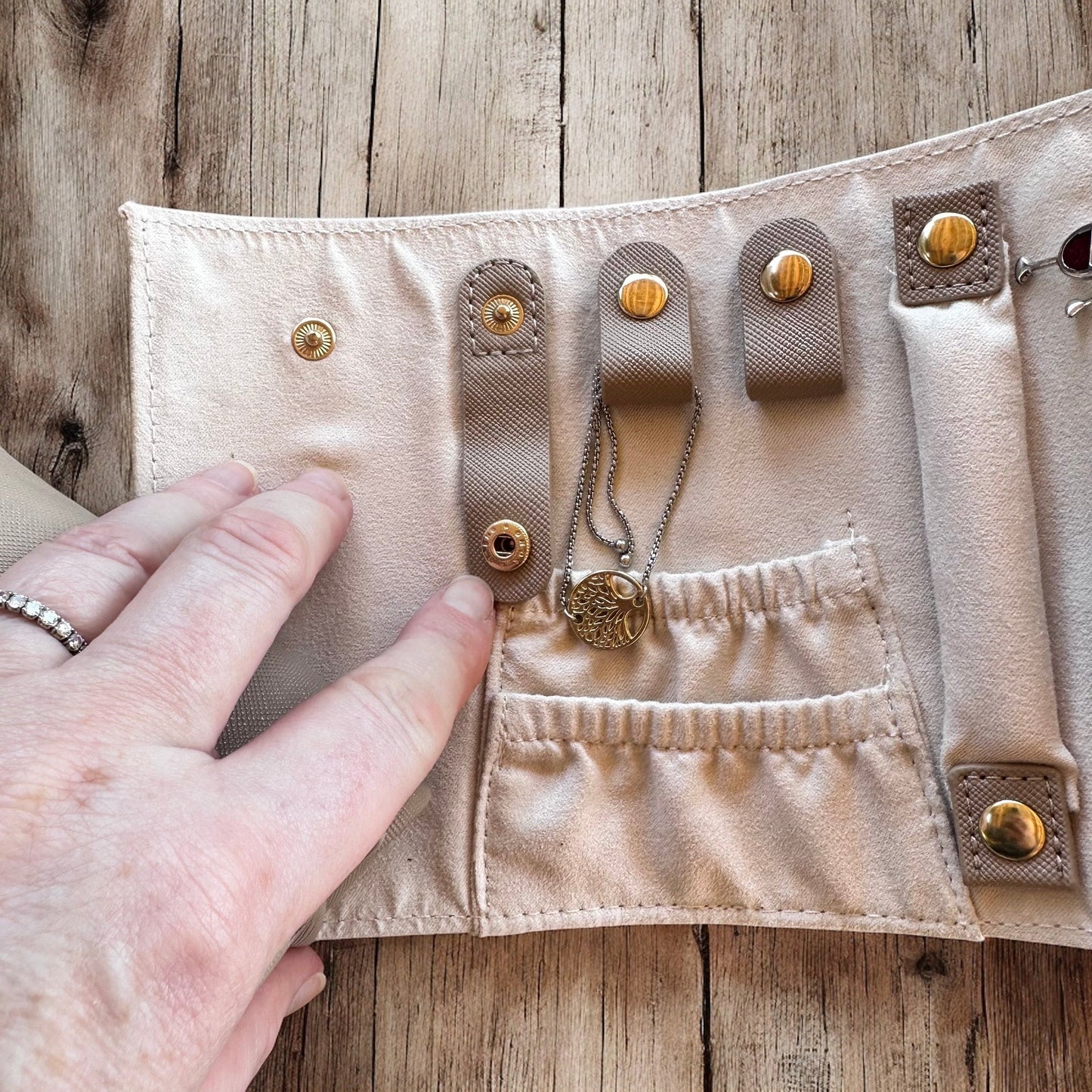 Travel Jewellery Case - Ultimate Organizer for Your Precious Accessories - Shopthatapp.ca