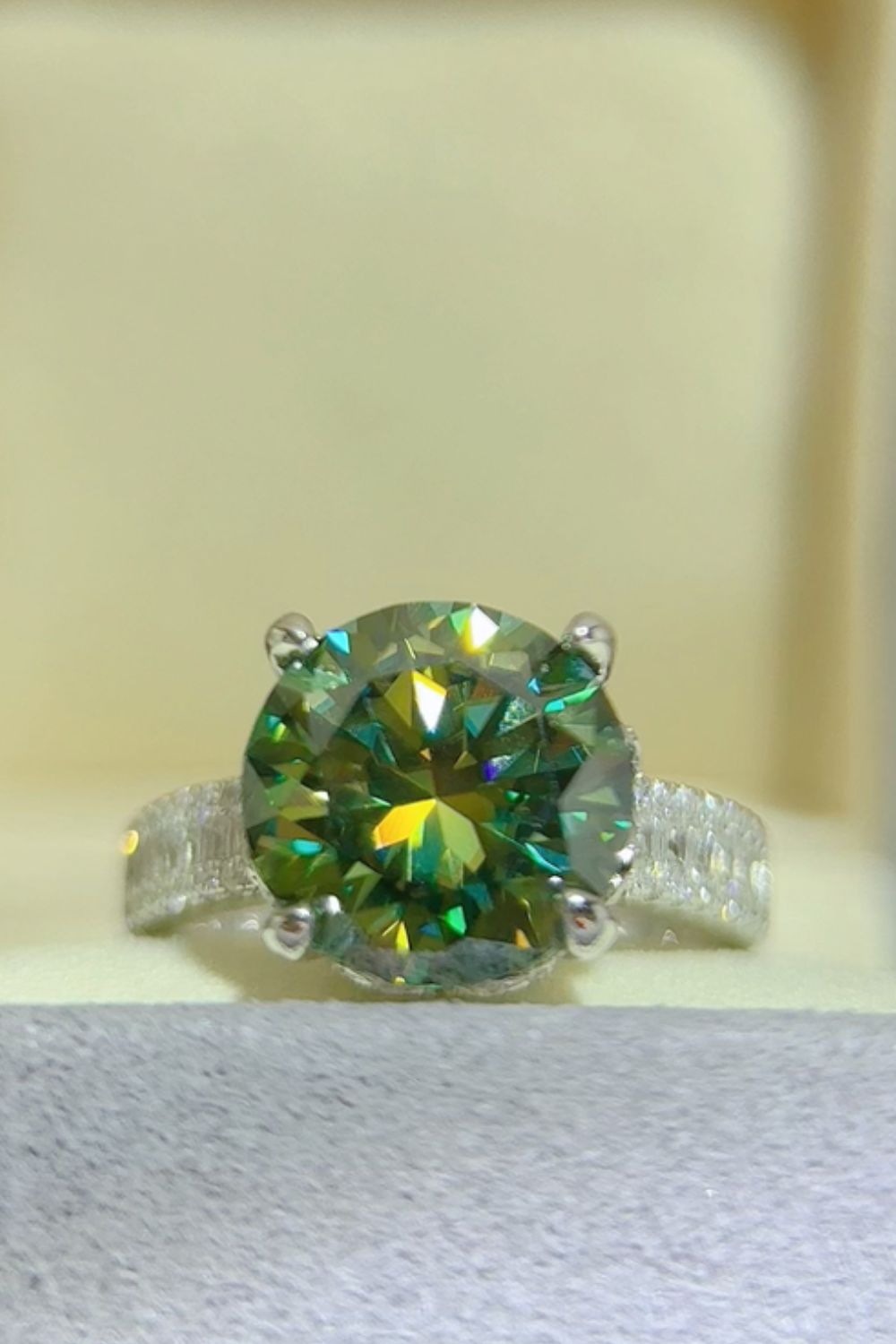 5 Carat Moissanite Ring in 925 Sterling Silver - Shopthatapp.ca