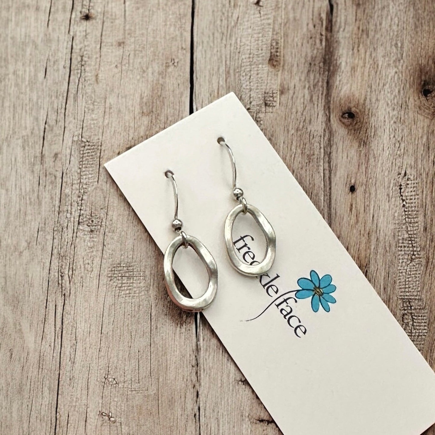 Wavy Hoop Drop Earrings – Matte Silver Asymmetrical Hoops, Hypoallergenic - Shopthatapp.ca