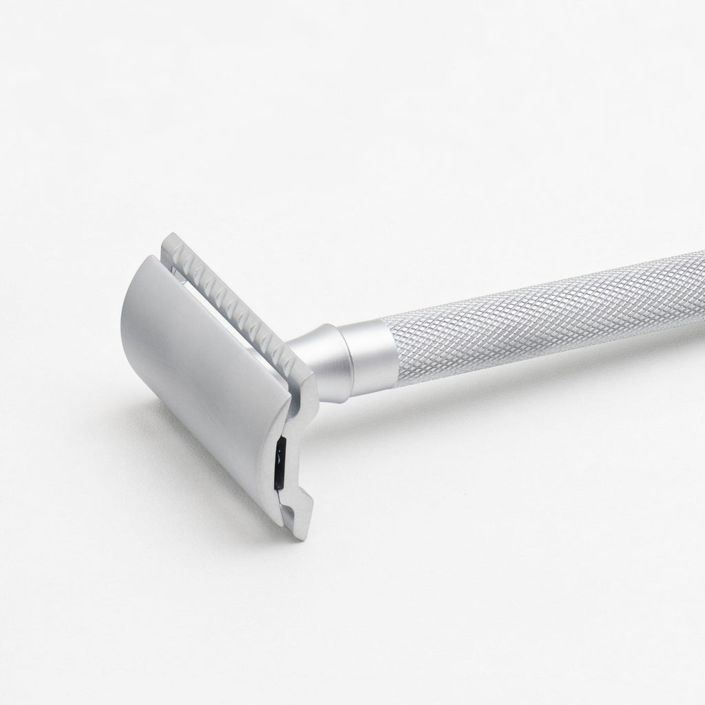 Merkur Safety Razor - 3-Piece DE with Closed Comb, Knurled Extra Long Handle in Matte Chrome